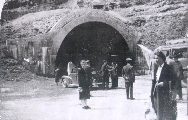 Qui un migliaio di prigionieri di Mauthausen ha costruito un tunnel fra Austria e Jugoslavia lungo 6 kilometri. Alla liberazione fu rinvenuta una fossa comune ove venivano buttati i prigionieri deceduti per stenti o malattia.