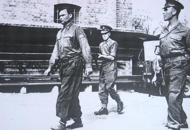 L’arresto del comandante del campo Josef Kramer da parte delle truppe inglesi.